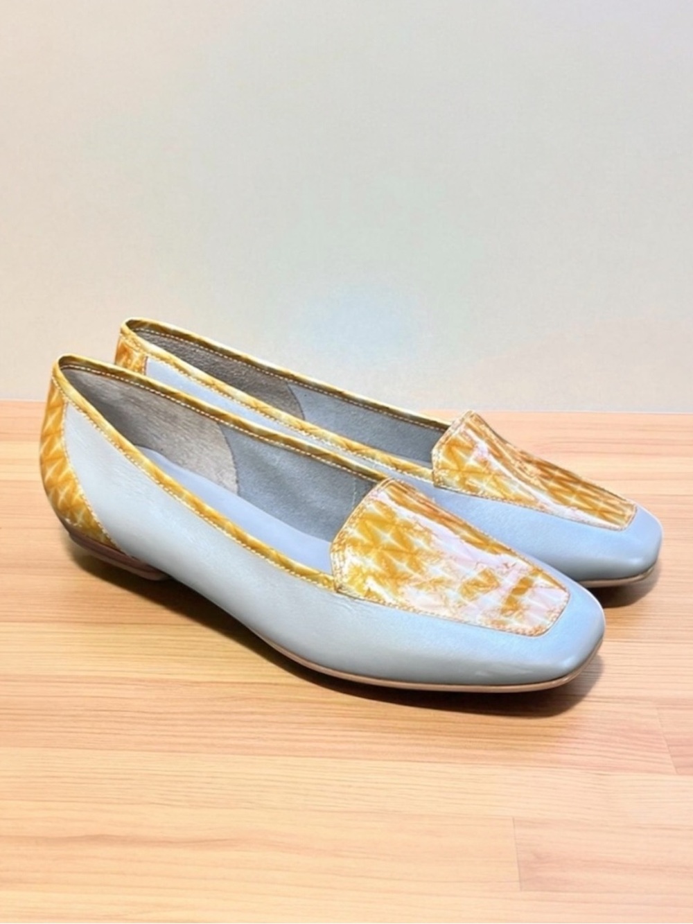 Antonio Melani “Empire” Leather Square Toe Flat in Silver Size 9 1/2